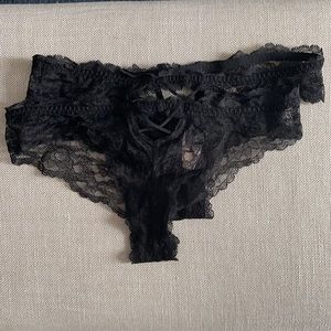 New Victoria’s Secret 2x lace cheekini panties S